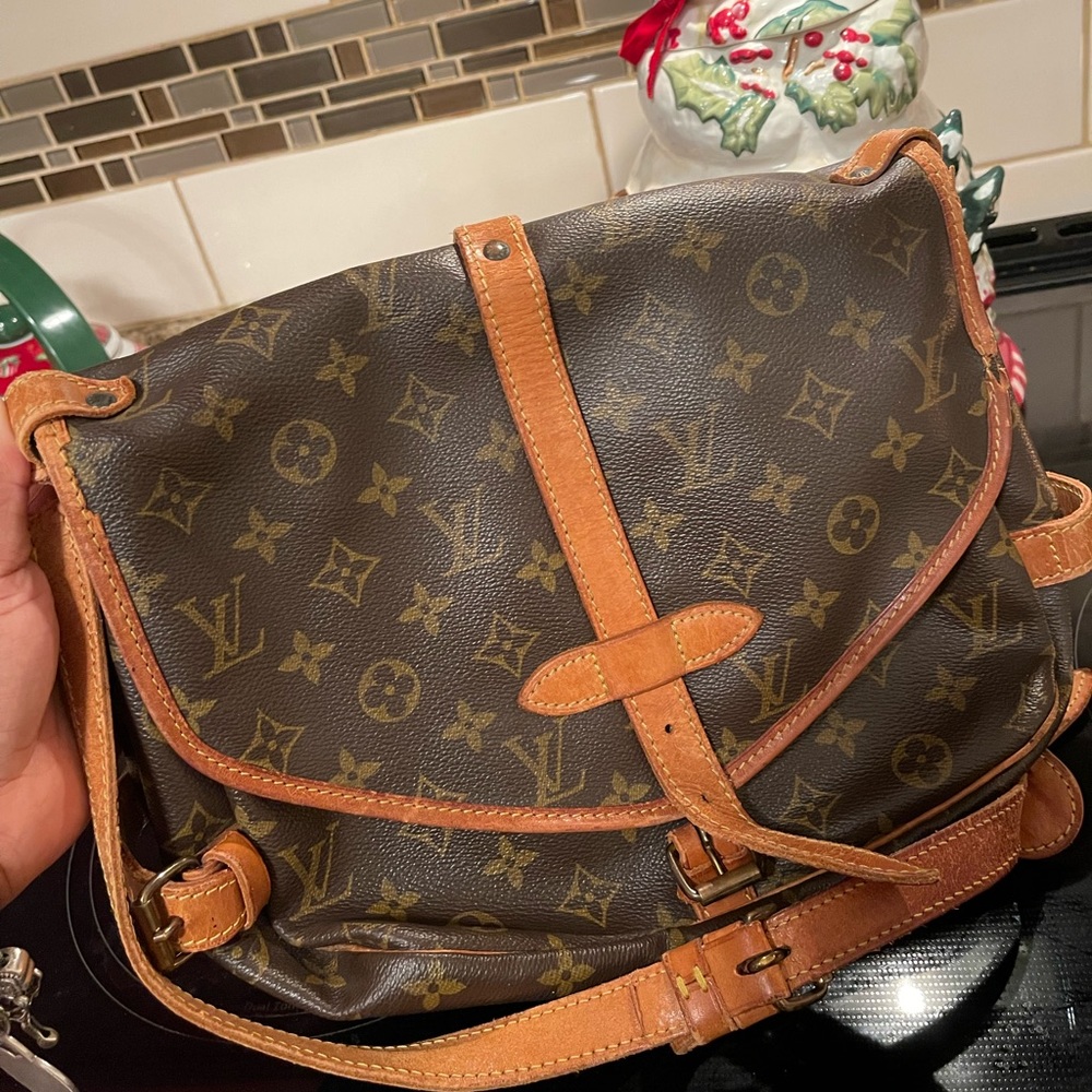 Authentic Louis Vuitton Saumur 30 Crossbody